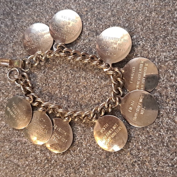 Vintage Ten Commandments charm bracelet - Picture 4 of 7